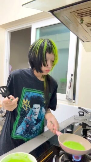 Pemika Wongsurakarn Instagram - Midnight Green Apple Pancakes 🧼🥞🚿