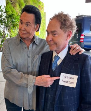 Penn Jillette Instagram - An only-in-Vegas moment during a fun #Vegas promo shoot yesterday with some fellow entertainers and the one and only @waynenewtonmrlv 
.
.
.
#lasvegas #waynenewton #nfr #superbowl