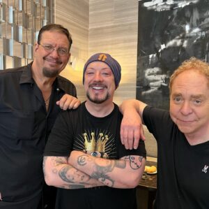 Penn Jillette Instagram - Ran into the great @boygeorgeofficial while doing some press in #nyc 

.
.
.
#nyc #cultureclub #legend #vegasheadliner #vegasrelated