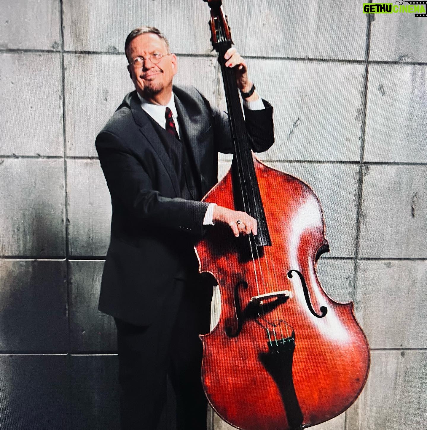 Penn Jillette - 2K Likes - Here’s a nice picture of my Paul Toenniges bass that was played forever by Dave Stone. It’s a beautiful thing. The odd color stuff is the lighting. And it sounds better than it looks. I love it.
@jonesjazz @riovegas
#vegas #jazz #bass #preshow #livemusic