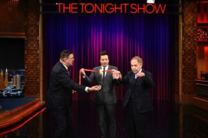 Penn Jillette Instagram - Tune in tonight and catch us on  @fallontonight !

@jimmyfallon #tonightshow #magic #comedy 

📷: Todd Owyoung/NBC
(@ToddOwyoung)