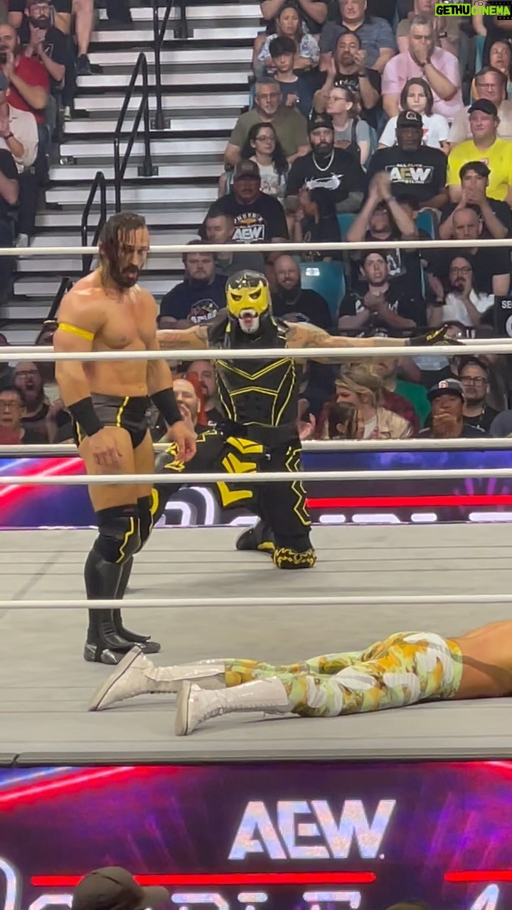 Pentagón Jr. - 8.6K Likes - Unified World Trios Champions the Bang Bang Gang are defending their titles against Death Triangle!
Order #AEWDoN on PPV right now!
🇺🇸: Cable & Satellite
💻: @BleacherReport | @FiteTV | @YouTube | @PPV_com
#aew #allelitewrestling