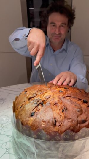 Pepe Rodríguez Instagram - Os deseo un feliz 2023!!!! Espero que sea un gran año para todos. Solo pido Salud para vosotros.  El resto llega.!!!gracias por estar siempre ahi. Y a los horteras que escriben sobre cocina sin saber.  Enseñando la factura todo mi desprecio !!! Me quedo con la gente llana , Sencilla que aprende cada día.  Os seguiré contando cosas sobre estos personajillos que yo me bebo en una merienda !!!! Un fuerte abrazo a todos !!!!!