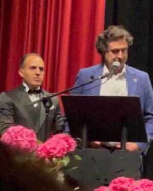 Pepe Rodríguez Instagram - Lo de anoche fue muy bonito. Recibir un premio o mejor dicho un galardón rodeado de tanta gente importante . Artistas ,pintores , diseñadores ,comunicadores y un cocinero . Me hicieron  hidalgo de honor en el maravilloso pueblo de campo de criptana . Un pueblo que rezuma talento pasado y presente con unos molinos que son un estandarte de La Mancha !!! Volveré para pasar más tiempo comiendo , bebiendo y charlando . Viva Castilla La Mancha !!!!