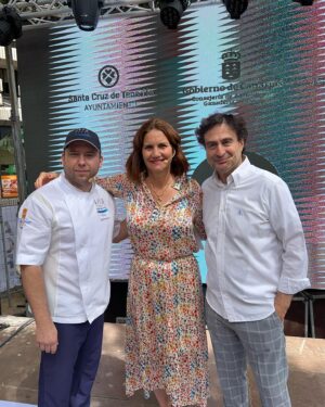Pepe Rodríguez Instagram - Que maravilloso día en Tenerife viviendo en directo @feriaagrocanarias con los amigos de @aquanaria  Hablando de gastronomía canaria. Sus productos sus cocineros y sus lubinas.  Nos vemos pronto !!!!!