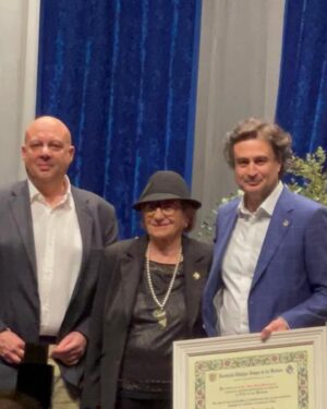 Pepe Rodríguez Instagram - Lo de anoche fue muy bonito. Recibir un premio o mejor dicho un galardón rodeado de tanta gente importante . Artistas ,pintores , diseñadores ,comunicadores y un cocinero . Me hicieron  hidalgo de honor en el maravilloso pueblo de campo de criptana . Un pueblo que rezuma talento pasado y presente con unos molinos que son un estandarte de La Mancha !!! Volveré para pasar más tiempo comiendo , bebiendo y charlando . Viva Castilla La Mancha !!!!