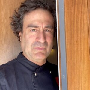 Pepe Rodríguez Instagram - Un gusto  estar abiertos en agosto!!!!!! Os esperamos en @elbohiooficial