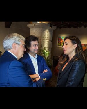 Pepe Rodríguez Instagram - Lo de anoche fue muy bonito. Recibir un premio o mejor dicho un galardón rodeado de tanta gente importante . Artistas ,pintores , diseñadores ,comunicadores y un cocinero . Me hicieron  hidalgo de honor en el maravilloso pueblo de campo de criptana . Un pueblo que rezuma talento pasado y presente con unos molinos que son un estandarte de La Mancha !!! Volveré para pasar más tiempo comiendo , bebiendo y charlando . Viva Castilla La Mancha !!!!