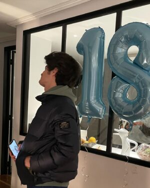 Pepe Rodríguez Instagram - Así a lo tonto han pasado 18 años !!!!como se pasa todo,muchas felicidades Jesús !!!!llegaste Justo antes de la lotería. Y un poco antes de la navidad. Se adelantó El Niño Jesús … por muchos años más juntos !!!!!a por los diecinueve ,,,,,