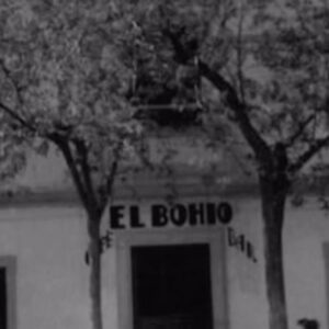 Pepe Rodríguez Instagram - ¡Bienvenidos a un viaje a través del tiempo! 🕰️

Desde sus humildes comienzos en 1934 hasta su estatus actual, El Bohío ha sido un testigo silencioso de la evolución culinaria de España. 🇪🇸

1934: Aquí comenzó todo. Un pequeño mesón de carretera sin grandes sueños. 🏠

Décadas de 1940 y 1950: A pesar de los tiempos difíciles, El Bohío se mantuvo firme, ofreciendo un lugar de confort y comida casera. 🍲

Décadas de 1960 y 1970: El Bohío comenzó a ganar reconocimiento. Su reputación creció, al igual que su clientela. 📈

Décadas de 1980 y 1990: Fue una época de cambio y expansión. El Bohío se transformó, adoptando nuevas técnicas y sabores. 🌐

Años 2000: El nuevo milenio trajo consigo una nueva era para El Bohío. Con una estrella Michelin en su haber, el restaurante se convirtió en un destino culinario. ⭐

Años 2010 y 2020: El Bohío continuó innovando, siempre respetando sus raíces. Su menú refleja la rica historia y diversidad de la cocina española. 🍽️

2024: Aquí estamos, celebrando 90 años de El Bohío. 90 años de tradición, innovación y pasión por la gastronomía. 🎉

Gracias por ser parte de nuestro viaje. ¡Aquí está por muchos años más de deliciosos momentos en El Bohío! 🥂