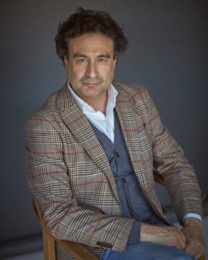 Pepe Rodríguez Instagram - Pues este mes de junio la revista @esquirees hace una entrevista a este tío tan guapo. Nada de retoques y filtros ,,,, me refiero a la entrevista donde hablamos de lo humano y de lo divido ,,las fotos son del gran @pablosarabiafoto  Así cualquiera