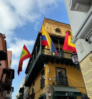 Pepe Valdivieso Instagram - Qué más, pues? 🇨🇴

#colombia #cartagena #travel #photo by la mami ✨