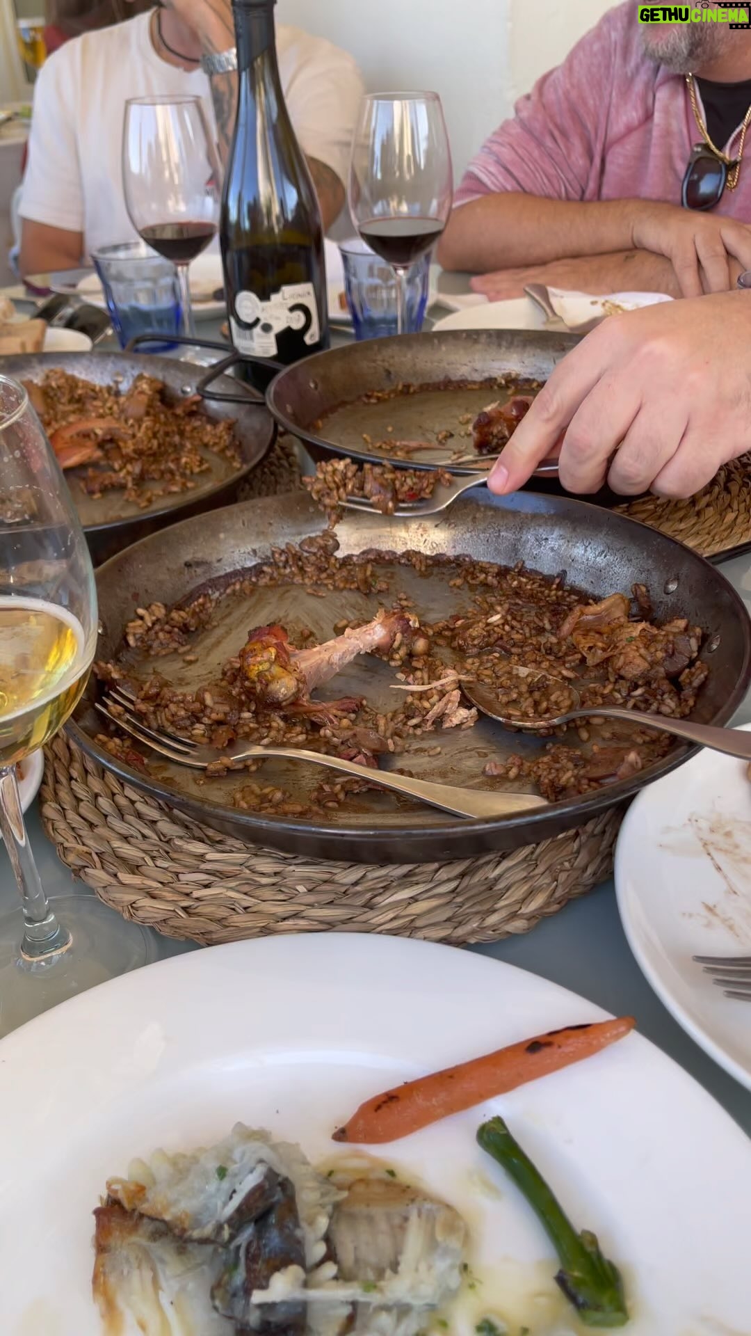 Pepón Nieto - 7.2K Likes - Comida PreNavidad con los indispensables. @___hugo_silva @alexdelaiglesia @felixsabroso @oslocuento @asieretxeandia @jau4ever @carolinabang y un servidor. Gracias @picalagartosmad @neoxing y @dolphin_gauthier por hacer que sea nuestra casa ❤️