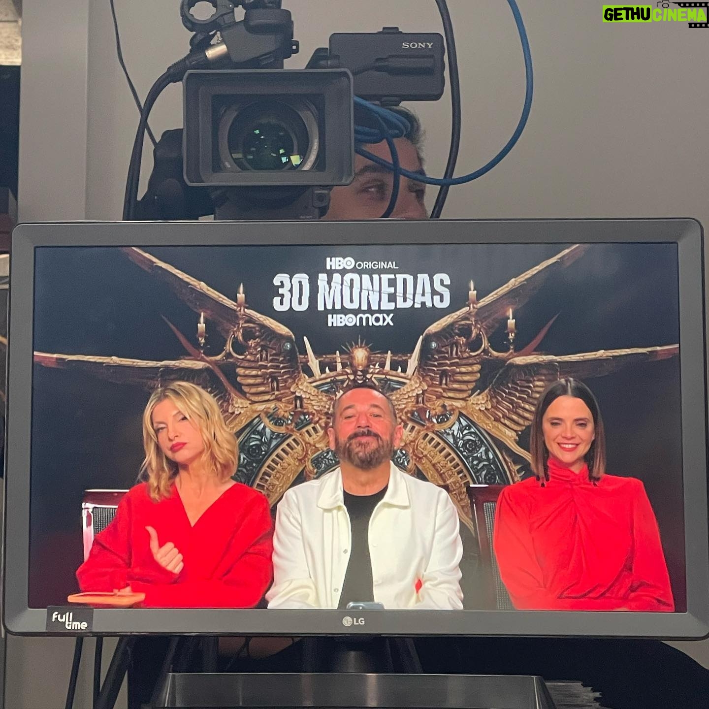 Pepón Nieto - 3K Likes - El 23 llega la segunda temporada de 30 MONEDAS a las pantallas de @hbomaxes Que suerte hacer la promoción con mis colegas @najwanimri y @macarenagomezofficial Gracias @alexdelaiglesia y @pokeepsie_films por el regalo ❤️ @dypcomunicacion
