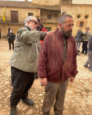 Pepón Nieto Instagram - Recuerdos de rodaje. Hoy en el Festival de Sitges @sitgesfestival se proyectan los dos primeros capítulos de la segunda temporada de 30Monedas de @alexdelaiglesia que podéis ver a partir del próximo 23/10 en @hbomaxes ❤️