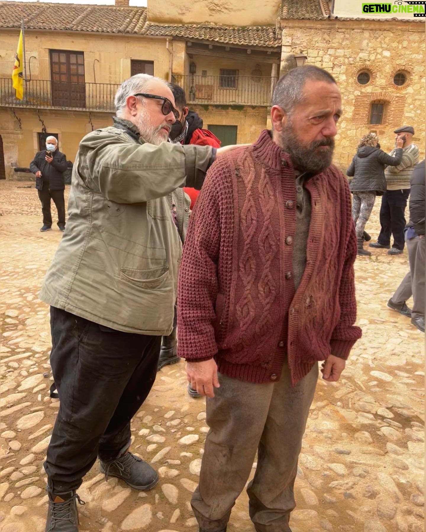 Pepón Nieto - 2.7K Likes - Recuerdos de rodaje. Hoy en el Festival de Sitges @sitgesfestival se proyectan los dos primeros capítulos de la segunda temporada de 30Monedas de @alexdelaiglesia que podéis ver a partir del próximo 23/10 en @hbomaxes ❤️