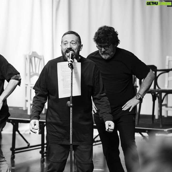Pepón Nieto - 1.5K Likes - Pues ya puedo contarlo. Este verano volveré al @festivaldemerida con LA COMEDIA DE LOS ERRORES de Shakespeare. Dirigida por Andrés Lima @lima5853 y con unos compañeros de lujo. @pagudo @rulo_pardo @victor_clavijo_actor @estebanngarrido y @mravelain Vuelvo a embarcarme en una producción propia, ya sé que producir teatro es un deporte de riesgo, pero es el único deporte que practico. Gracias una vez más al @festivaldemerida por la confianza depositada en mí y en mi productora. Y gracias al apoyo impagable de @cimarroj Estaremos del 2 al 6 de agosto en el maravilloso Teatro Romano de Merida y a partir de ahí llevaremos nuestro espectáculo de gira por todo el país. Las entradas ya están a la venta en la web del @festivaldemerida Os dejo las imágenes de los primeros talleres y ensayos de la función. Nos vemos en los teatros!!!! ❤️