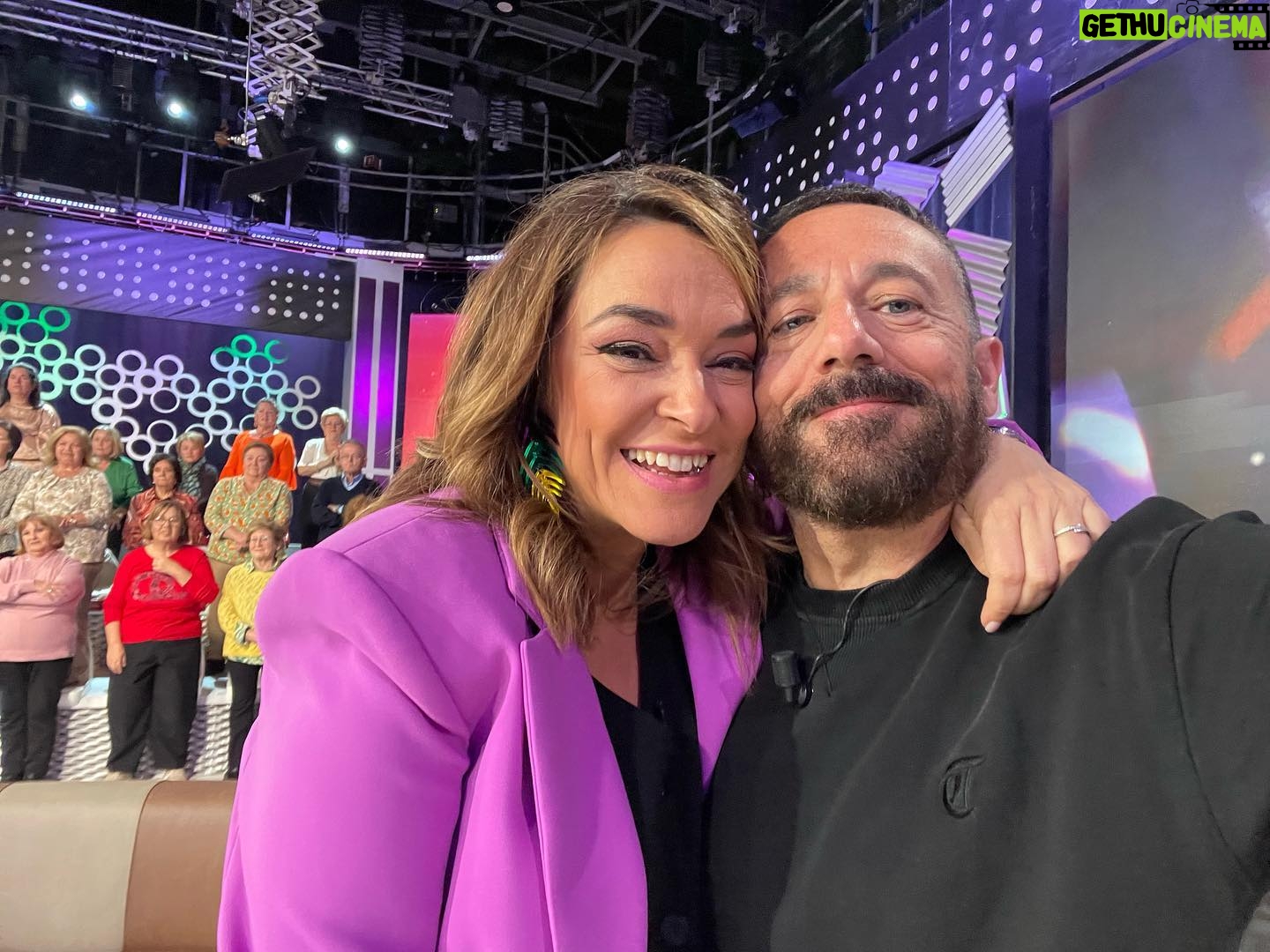 Pepón Nieto - 1.6K Likes - Que bien me lo he pasado hoy en @canalsurtv Gracias querida @tmoreno73 por abrirme las puertas de tu casa. Que programa mas chulo tienes y que gusto verte currar de cerca, que bien lo haces amiga. Y que bien hace para el alma, en estos tiempos de odio, ver qué hay gente buena y generosa y que da la cara por los demás y que son GENTE MARAVILLOSA. Que alegría también conocer a @oficialalvarodiaz qué talento y que buen tío. De verdad que me lo he pasado genial!!! ❤️