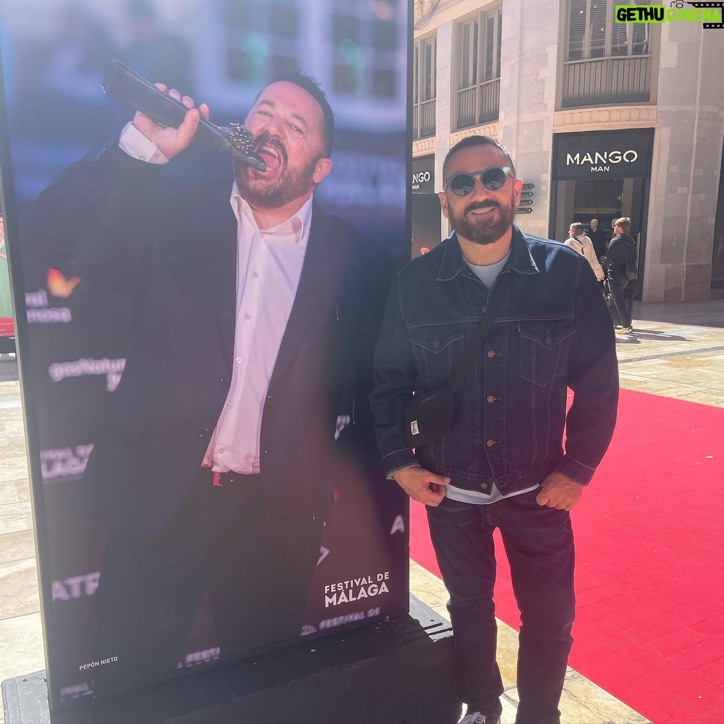 Pepón Nieto - 3.6K Likes - Para que luego digan que uno no es profeta en su tierra. Gracias al @festivalmalaga por ponerme en las calles por partida doble. Todo el que me conoce sabe que llevo mi tierra como bandera, pero es que es muy fácil sentirse tan orgulloso de Málaga, de mis paisanos, de su festival y de todo lo que pasa aquí. VIVA MALAGA ENTERA QUE ESTÁ PA COMERSELA ❤️
