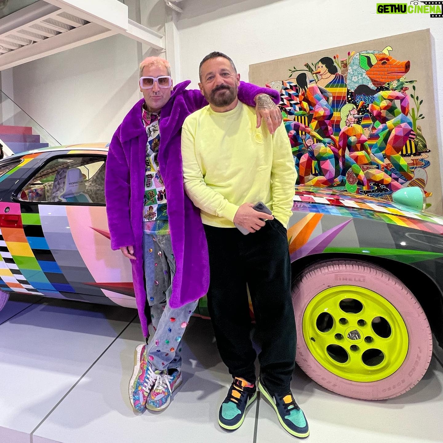 Pepón Nieto - 2.4K Likes - Mi hermano @okudart es un genio y su colaboración para @porsche_iberica una locura. Que suerte tengo de poderme sentir tan orgulloso de mis amigos. ❤️🧡💛💚💙💜
