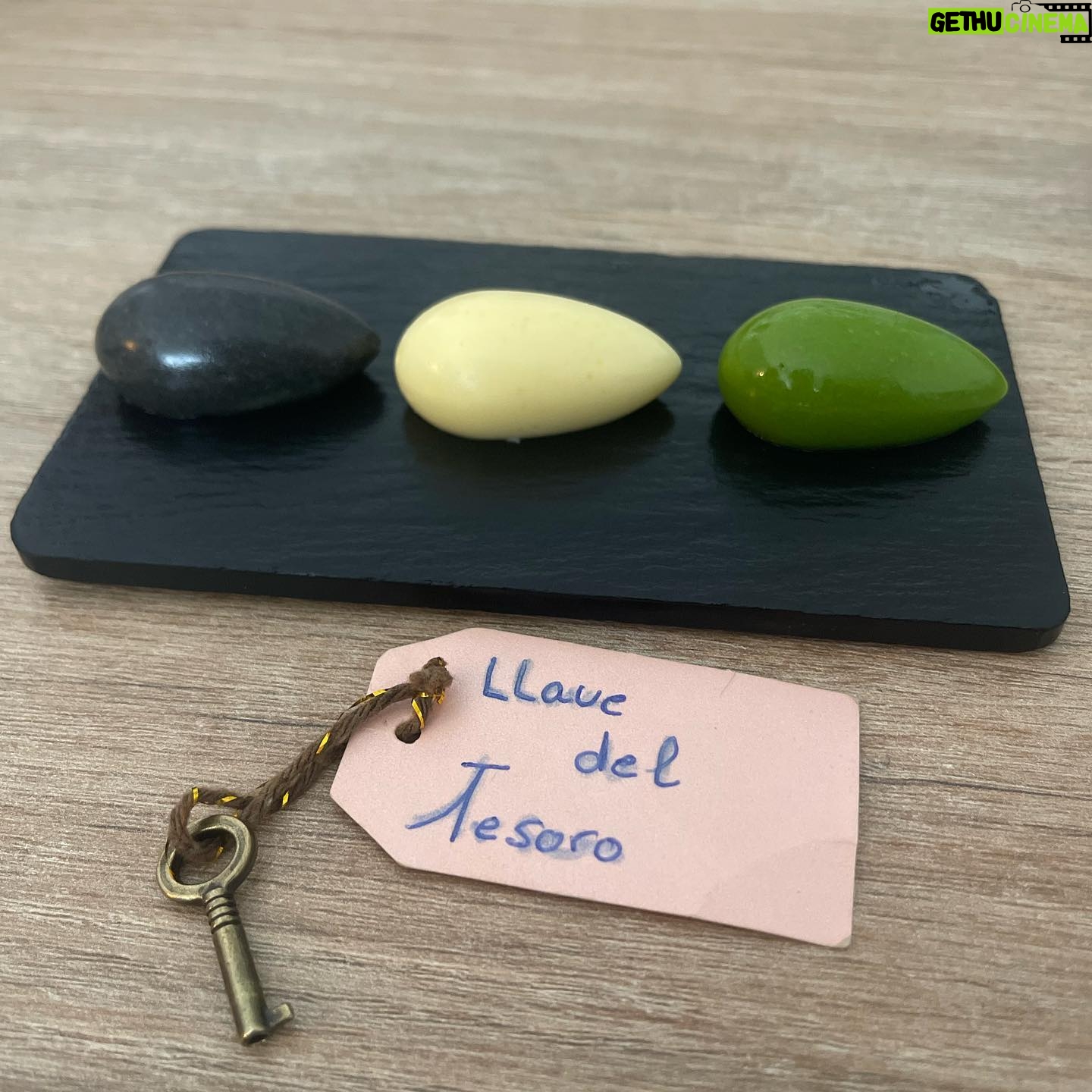 Pepón Nieto - 1.6K Likes - Hoy en Badajoz he tenido el honor de inaugurar la barra del chef del Restaurante Dromo @dromo_bdjz de la mano del talentoso @juanma_dromo Un viaje gastronómico que no te puedes perder si estás en Extremadura. Esto es lo bueno de las giras, poder visitar a los amigos y disfrutar de la gastronomía y de la buena mano de gente tan enamorada de la cocina como JuanMa. Gracias por abrirnos tu casa y darnos gloria. ❤️