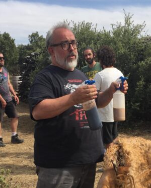 Pepón Nieto Instagram - Gracias a él estoy conociendo mundo. He dicho cosas en el cine que habría dicho el. Y hoy es su cumpleaños. Gracias Àlex por intentar estar serios mientas nos miramos y no poder parar de reírnos. Felicidades amigo querido ❤️
