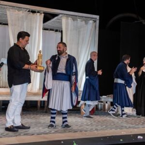 Pepón Nieto Instagram - Gracias al @festivalteatrosanjavier por concederme el premio de su 53 edición. Siempre es un regalo venir a su Festival. Gracias a Andres Lima @andres.lima.teatro por este bendito disparate que es LA COMEDIA DE LOS ERRORES. Gracias a mis compañeros @pagudo @fsotolopez_oficial @rulo_pardo @mravelain y @estebanngarrido por las risas, dentro y fuera del escenario. Gracias a @cimarroj al @festivaldemerida y a @pentacionespectaculos por acompañarme en el viaje. ❤️