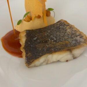 Pepón Nieto Instagram - Hoy en Badajoz he tenido el honor de inaugurar la barra del chef del Restaurante Dromo @dromo_bdjz de la mano del talentoso @juanma_dromo Un viaje gastronómico que no te puedes perder si estás en Extremadura. Esto es lo bueno de las giras, poder visitar a los amigos y disfrutar de la gastronomía y de la buena mano de gente tan enamorada de la cocina como JuanMa. Gracias por abrirnos tu casa y darnos gloria. ❤️
