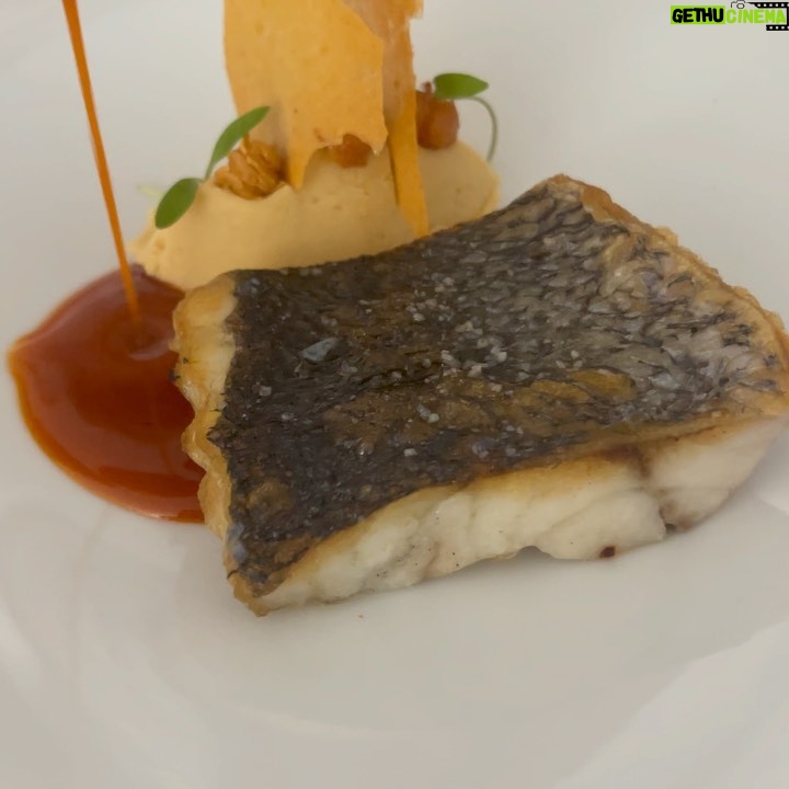 Pepón Nieto - 1.6K Likes - Hoy en Badajoz he tenido el honor de inaugurar la barra del chef del Restaurante Dromo @dromo_bdjz de la mano del talentoso @juanma_dromo Un viaje gastronómico que no te puedes perder si estás en Extremadura. Esto es lo bueno de las giras, poder visitar a los amigos y disfrutar de la gastronomía y de la buena mano de gente tan enamorada de la cocina como JuanMa. Gracias por abrirnos tu casa y darnos gloria. ❤️