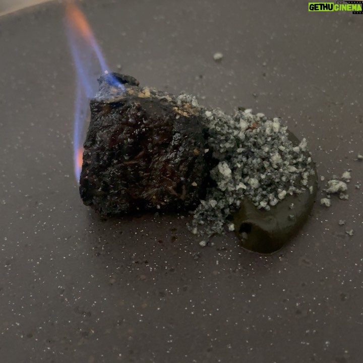 Pepón Nieto - 1.6K Likes - Hoy en Badajoz he tenido el honor de inaugurar la barra del chef del Restaurante Dromo @dromo_bdjz de la mano del talentoso @juanma_dromo Un viaje gastronómico que no te puedes perder si estás en Extremadura. Esto es lo bueno de las giras, poder visitar a los amigos y disfrutar de la gastronomía y de la buena mano de gente tan enamorada de la cocina como JuanMa. Gracias por abrirnos tu casa y darnos gloria. ❤️