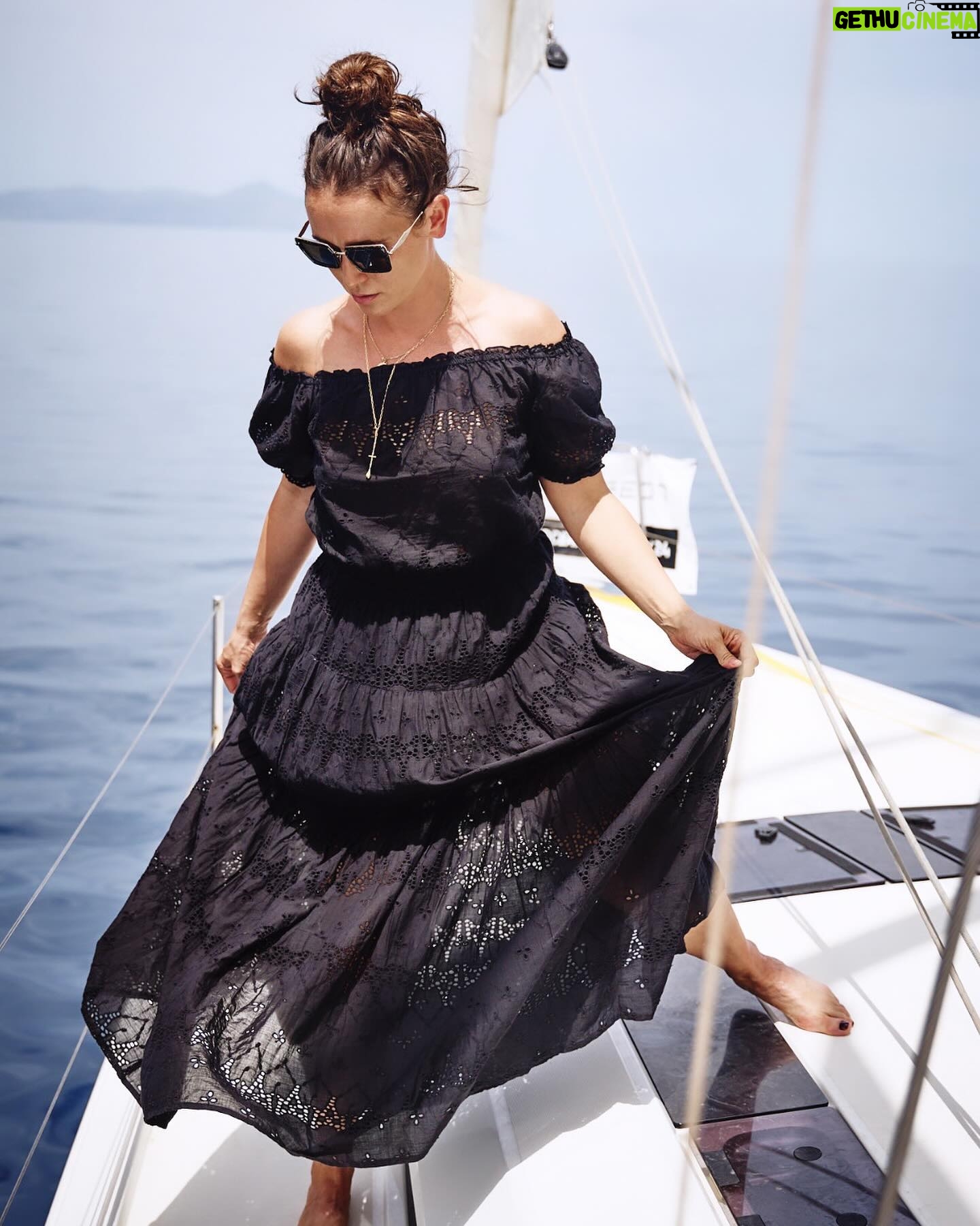 Peri Baumeister - 1K Likes - καλό ταξίδι
Recap sailing around Αthina @peugeot.deutschland
Most of the pics by ( feel free to guess which)
@andre.kirsch_photography
