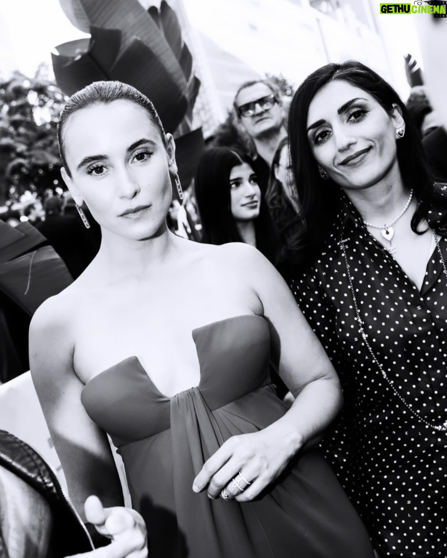 Peri Baumeister - 862 Likes - “Sieger sein” macht seinen Namen alle Ehre und hat gestern beim Deutschen Filmpreis eine Lola für den besten Kinderfilm ❤️ gewonnen.
Ich bin dir @soleen_yusef dankbar ein kleiner Teil in deiner Geschichte zu sein.
Völlig überrumpelt und barfuß auf der Bühne.
Danke and die @filmakademie und ihre Mitglieder !
Drehbuch und Regie: Soleen Yusef
DOP: Stephan Burchardt @stephan_burchardt
Casting: Liza Stutzky ❤️ & Jacqueline Rietz @lizastutzky
Produktion: DCM Pictures @dcm.family, Boje Buck Produktion, MDR, SWR, WDR
Dramaturgin: Wenka von Mikulicz
CAST:
Dileyla Agirman
Andreas Döhler @halimailter
Sherine Ciara Merai @sherinemerai_
Und viele viele mehr.
🌹 @vestiaireco x @maisonvalentino @c.seherpr
🌹 @messika
🌹 HMU @patricia.hoos
🌹 Styling @ninajensenstyling
🌹 @inkastelljes & @malve_mgmt
Pictures
(C)Tristar Media
@clemensporikys
@andreasrentz