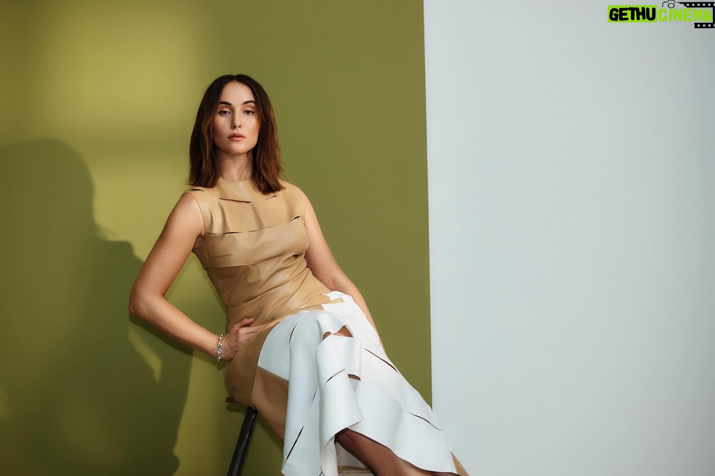Peri Baumeister - 892 Likes - |||
| featured @bunte_magazin
| dressed fair fashion @sabrinaussmueller
| shot by @robinkater
| hair / make up @philippverheyen
| interview @crewdewig
| through @anke_koppe
| supported @malve_mgmt