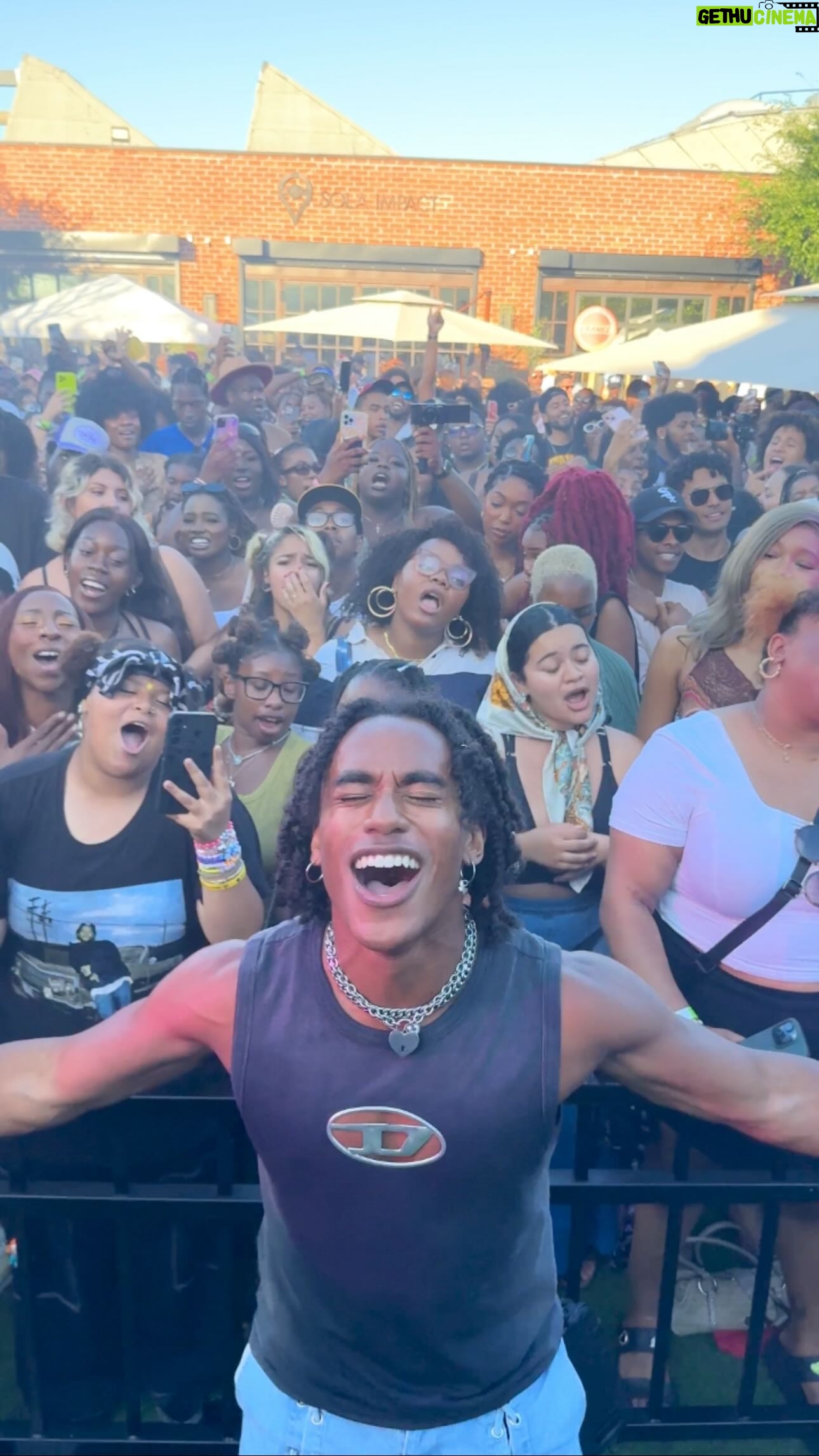 Perris Howard - 17.5K Likes - JUNETEENTH: 2024 EDITION
first clip was captured in a pure moment of love, peace and bliss during the heavy weight of protests in NYC. such an unforgettable time…
i’m so proud of us, our resilience, and our ability to cultivate culture and community in the midst of everything the world has thrown at us. it’s been a rollercoaster since then, but #blackboyjoy still remains. i love you. i love us!!!! 💖✨
shot by @jay.thehuman
s/o @kene.o @blackmarketflea