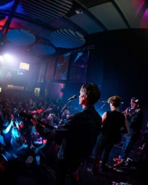 Pete Doherty Instagram - Thank you so much @signaturebrewe8 for hosting our launch party last night... we had a reet ol’ time. Our 4th album ‘All Quiet on the Eastern Esplanade’ is out everywhere now! Go get it x

https://TheLibertines.lnk.to/AQOTEE

📸 @barnaby_fairley