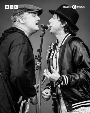 Pete Doherty Instagram - Who will win the musical Fight Club? Pete or Carl? 🥊

They join Craig Charles on his show this Tuesday to chat about their latest album ‘All Quiet On The Eastern Esplanade’.

Listen on @bbcsounds

📸: Getty Images