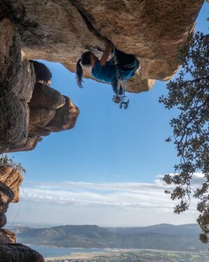 Pete Whittaker Instagram - Very contrasting climbing styles in La Pedriza...

Always impressed @mariaugustahs can basically do everything on rock. Whether it's 5.13 slab, 8A boulders or Choss trundling on Troll Wall 🎉🔥😎

📸 the ledge of La Pedriza @talomartin