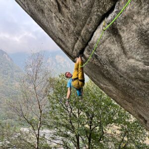 Pete Whittaker Instagram - Second ascent(?) of Pura Pura (8c)
Randall's sit start to Greenspit. Links a sit start boulder into the famous trad line Greenspit. Pretty sure only @tompaulrandall would think of doing this 😅 but it makes for a good pumpy linkup if you're into that stuff. As you can tell from the colour of my face in the photo, I was working hard at the end 😅

@sterlingrope @patagonia_climb @wildcountry_official @unparallelup @wide_boyz 

#crackclimbing #traddad #traddaddy