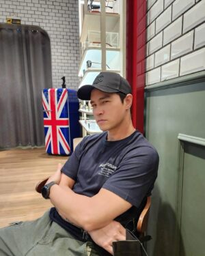 Peter Corp Dyrendal Instagram - อดีตนายแบบ 😎 ปัจจุบันติ๊งต๊อง 😜 ช่วยกันตั้งชื่อรูปให้หน่อยครับ 😁😁😁
