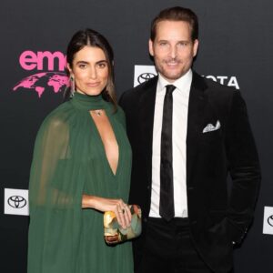 Peter Facinelli Instagram - Happy Family reunion on the red carpet for the EMA awards. So proud of @nikkireed for her winning an award for her environmental work, and so happy to see @catherinehardwicke who truly never ages. ❤️ Was a magical inspiring evening bringing awareness to coming together to help save our beautiful planet. 
#environmentalmediaassociation