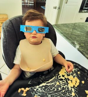 Peter Facinelli Instagram - Future so bright he’s gotta wear shades. 
#twilighteclipse 
😎 ☀️🌝🦋🙏❤️