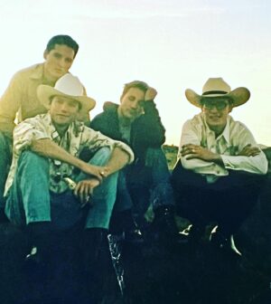 Peter Facinelli Instagram - Long, long time ago in a galaxy far, far away… @breckinmeyer @ethanembry @eddiemills 
-Dancer, Texas Pop.81
📷: courtesy @theeddiemills