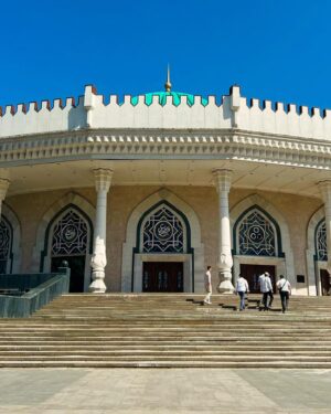 Peter Facinelli Instagram - Assalomu Alaykum Tashkent, Uzbekistan ❤️🙏 
So incredible here.