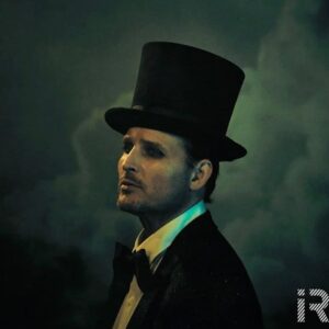 Peter Facinelli Instagram - Man of many hats. 

@irkmagazine
Photographer: @chrisknightphoto
Stylist: @Thecannonmediagroup
Groomer @marymakeup