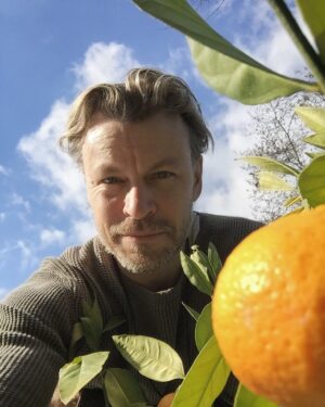 Peter Franzén Instagram - Time for some #winterharvest at #simplelife #tangerine #takeyourvitamins 🤜🏼✨