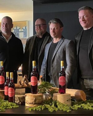 Peter Franzén Instagram - I am proud to announce my new partnership with Mother’s Milk Beverages . We are in collaboration with one of the oldest family owned companies in Finland @lignellpiispanen . Our #lingonberry gem is called @lingoncello and it brings out the best of both worlds - the #apero and #digestif and connects the #mediterranean to #nordic lifestyle. Enjoy! (Responsibly, of course!)✨ @juusosyrja @joonas.makila @mikawist @roy_nicos 🇫🇮 @laplandhotels_bulevardi PR- by @wolfcom_fi ✨