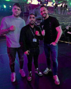 Péter Kabát Instagram - Megtaláltam a súlycsoportom, MMA harcos Boráros Gábort!!!😂👊🏻
