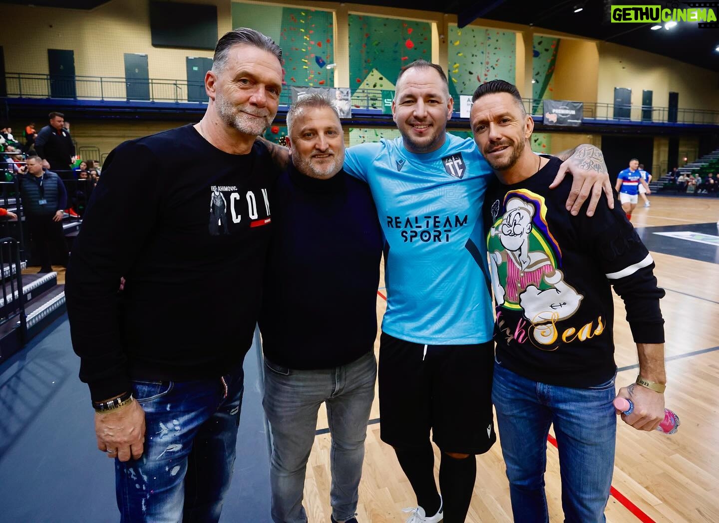 Péter Kabát - 13.6K Likes - Nagyon gratulálok a Barátaimnak @ovadi_laci-nak és @curtis4ker-nek a szervezésért és a Csapatomnak és mindenkinek, aki eljött és részt vett ebben a Jótékonysági Sztárfociban!!!🙏❤️ Boldog Karácsonyt Mindenkinek!!!🙏🎄❤️ Fotó: @photoreti