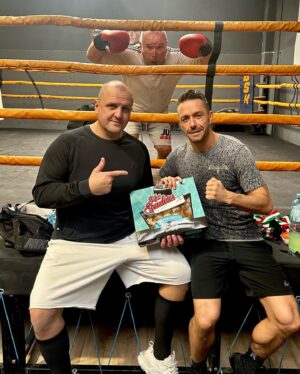 Péter Kabát Instagram - Kijutottunk az EB-re!!!💪🏻🔥🇭🇺 Gratulálok srácok!!!🙏❤️ Mi meg edzés után feltöltődtünk egy kis energiával a @miniszendvics.hu jóvoltából!!!💪🏻🔥👊🏻 Köszönjük a szendvicseket!!!🙏😍😋 #reklam