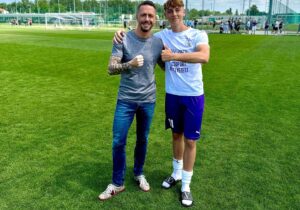Péter Kabát Instagram - Drága Fiam!!! Eljött ez az idő, nem tudom, hogyan szaladt el az idő ilyen gyorsan, de ma lettél 18 éves!!!❤️ Nagyon Boldog Szülinapot kívánok neked és egy dolog amit tudnod kell, hogy rám mindig, mindenben számíthatsz ezek után is!!!💪🏻🔥😍 Szeretlek!!!❤️